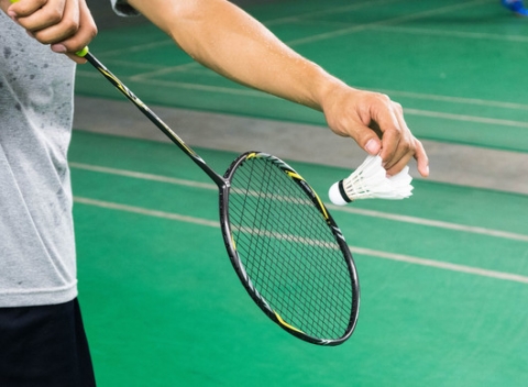 Hodinový vstup na bedminton so zapožičaním košíka. Rozprúdite si krv v žilách, zbavíte sa stresu a ešte si aj poriadne zabeháte.