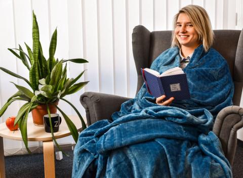 Deka z mikroflanelu - na výber z 2 druhov. Vyrobená je z príjemného materiálu, vhodná aj pre alergikov. To sa bude zaspávať na gauči!