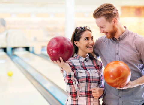 Bowling 1 + 1 hodina zdarma. Nepotrebujete žiadnu špeciálnu výbavu aby ste sa dobre zabavili s vašimi priateľmi pri partičke bowlingu.