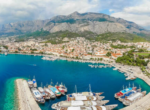 Makarská riviéra: Dovolenka na 10 dní vo Vile Marta s dopravou a možnosťou polpenzie i poistenia.