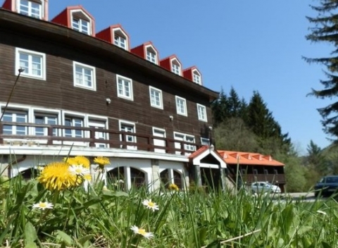 Objavte krásy Tiesňavy, Jánošíkových dier či Rozsutca. Jarný pobyt s polpenziou v Horskom hoteli Pod Sokolím vo Vrátnej doline.