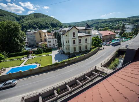Skvelá dovolenka v „Perle Karpát“ v srdci Trenčianskych Teplíc. Ultra last minute pobyt v Garni hotel Praha*** s raňajkami a wellness.