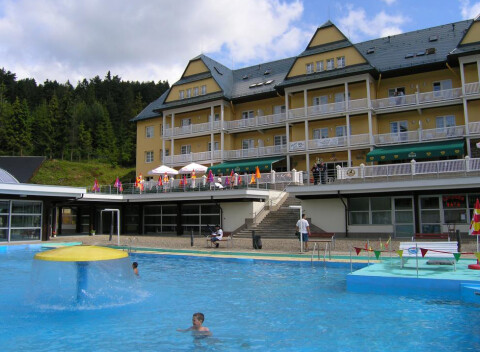 Liečebný pobyt MEDICAL v kúpeľoch Vyšné Ružbachy so vstupmi do bazénov, procedúrami a plnou penziou.