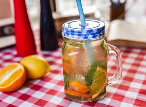 Doprajte si zážitok na ktorý budete dlho spomínať... Alko a nealko letné drinky pri Hlavnom námestí v reštaurácii Divná Múza. 