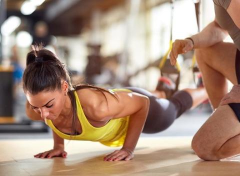 Pekné a vyšportované telo do leta. Vstupy do fitnesscentra - Moje Fitko na kruhové tréningy, skupinové cvičenia či BetterBelly tréningy.