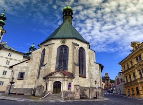 Pokojná dovolenka uprostred samoty v prírode Štiavnických vrchov. Pobyt pre dvoch v útulnom penzióne s bazénom a grilom v Banskej Štiavnici.