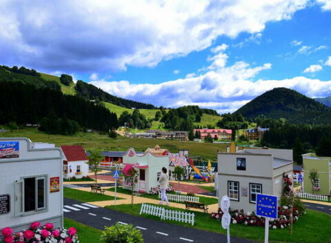 Leto na Donovaloch len pár krokov od Donovalkova pre 2 či 4 osoby v komfortných izbách s raňajkami.