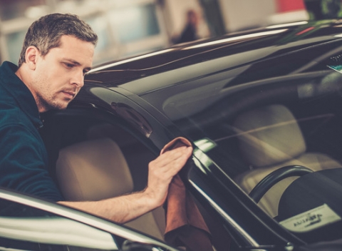 Precízne ručné umytie auta v autoumývarni Arielly. Komplexná starostlivosť o vozidlo.