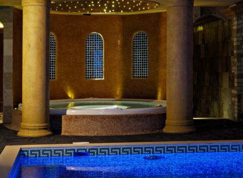 Jarný víkendový pobyt s raňajkami a rímskymi kúpeľami na doplnenie energie v hoteli Privilege****.