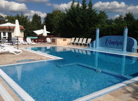 Pobyt pre dvoch s polpenziou a neobmedzeným wellness neďaleko Budapešti. 