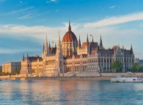 Nechajte sa očariť historickými uličkami krásnej Budapešti! Pobyt v 3* hoteli pre dve osoby s bohatými raňajkami vás príjemne prekvapí.