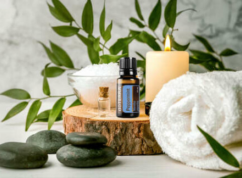 Klasická masáž chrbta s esenciálnym olejom doTerra Peppermint.