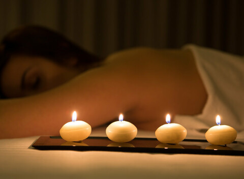 Zmyselná tantrická masáž pre dámy - rozmaznávanie od hlavy až po končeky prstov.