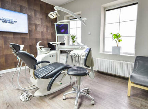 Bielenie zubov + dentálna hygiena (90 minút) pre váš krásny úsmev.