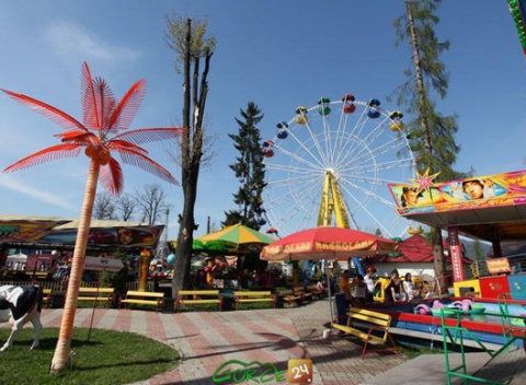 Rabkoland - čarovný lunapark pre celú rodinu - kto sem vstúpi, tak rýchlo veru nevystúpi.