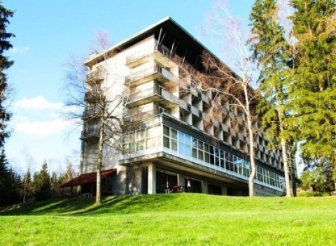 Pohodová dovolenka na Vysočine v 3* hoteli s polpenziou, balíčkom wellness procedúr a zľavami.