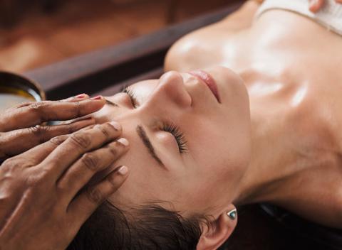 Ajurvédska 4-ručná či párová masáž priamo zo Srí Lanky. Stačí zavrieť oči a vychutnávať si vôňu liečivých olejov z ďalekých krajín.