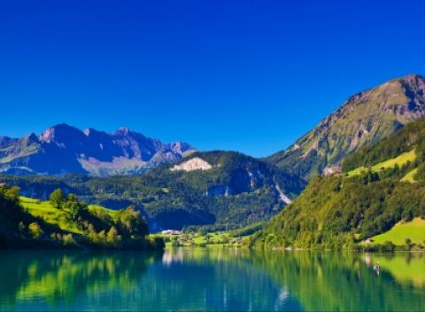 Preskúmajte krásy Rakúskych Álp. Rodinný pobyt v penzióne Bad & Ski s polpenziou, saunou a zľavami.