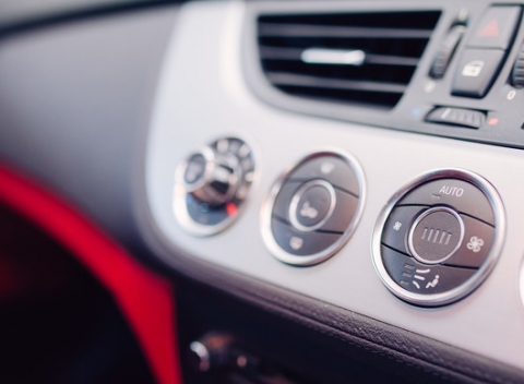 Kompletný servis klimatizácie - bez ďalších doplatkov. Pripravte vášho tátoša na horúce leto.