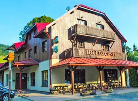 Dolní Morava pri Chodníku v oblakoch: Penzión Na Rozcestí s polpenziou a bohatým vyžitím pre deti.