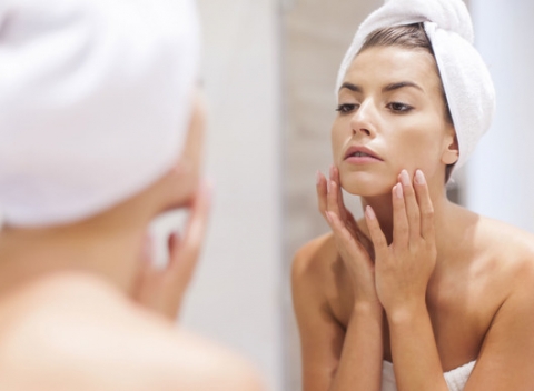 Kozmetické ošetrenie prístrojom Aqualux a kozmetikou Alcina. Vaša tvár ešte viac zažiari, bude hydratovaná, omladená a ako znovuzrodená.  