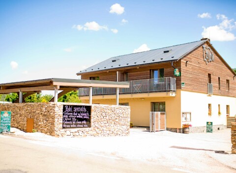 Rodinná dovolenka plná chutí Vysočiny neďaleko hradu Pernštejn v Penzióne Zubr s degustačnou polpenziou.