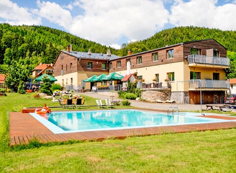 Rodinný víkend plný chutí Vysočiny neďaleko hradu Pernštejn v Penzióne Zubr s degustačnou polpenziou.