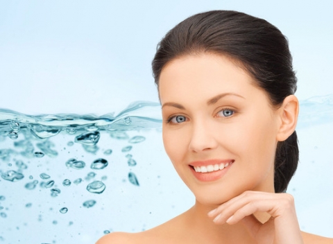 Ošetrenie pleti prelomovou technológiou OxyGeneo. Doprajte pleti hlboké omladenie s infúziou živín a účinných látok pre obnovu pokožky.