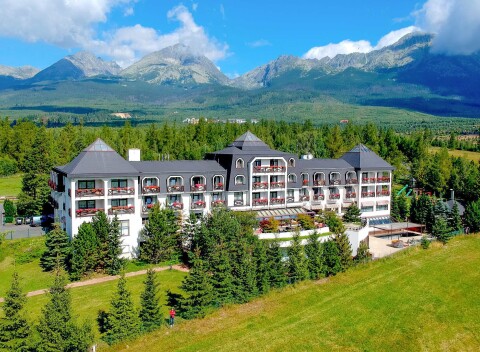 Vysoké Tatry s výhľadom na hory: Hotel Hubert **** s neobmedzeným wellness a procedúrami + dieťa.