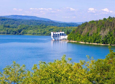 Poľsko pri jazere Dobczyce a blízko Krakova v Hoteli Dobczyce *** s polpenziou, bazénom a športovým vyžitím.