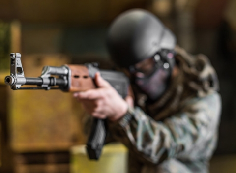 Skvelá adrenalínová zábava:  2 hodiny indoor airsoftu s komplet výstrojom a 400 guľôčkami.