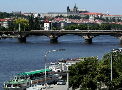 Exkluzívny pobyt v historickom centre Prahy na nábreží Vltavy s raňajkami a výhľadom na hrad. 
