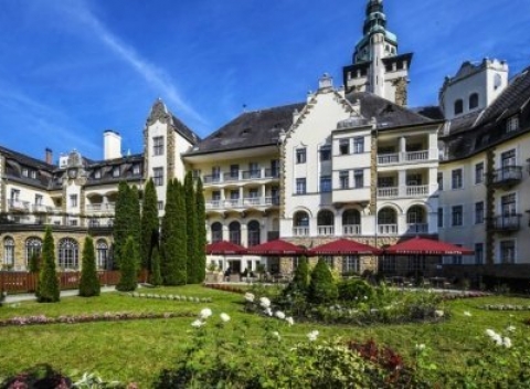 Hotel Palota**** v maďarskom mestečku Lillafüred ponúka pobyt na zámku s wellness a polpenziou.