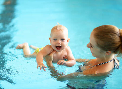 Kurz plávania pre bábätká v ŠNOPe (10 lekcií pre deti od 3 mesiacov do 3 rokov).