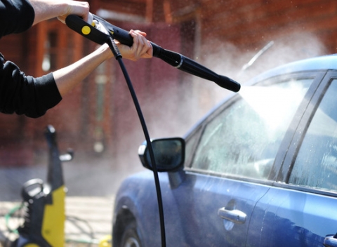 Postarajte sa o vášho štvorkolesového miláčika tak, ako sa patrí! Ručné umytie exteriéru a tekutý vosk autoglym v Žiline.