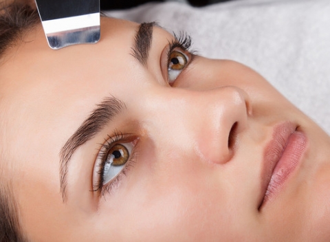 Pripravte vašu pleť na nadchádzajúce leto. Rozjasnenie pleti ultrazvukom a rádiofrekvencia.