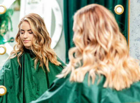 Profesionálne ošetrenie vlasov: strih, fúkanie, farbenie, melír, brazílsky keratín v Salóne IX.