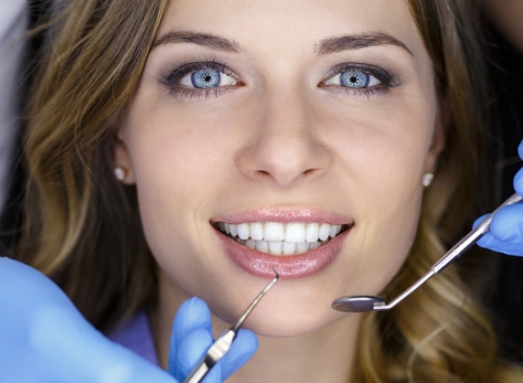 Vďaka pravidelnej dentálnej hygiene budete mať dôvod usmievať sa – vždy a všade.