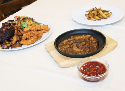 Ochutnajte jedinečné delikatesy - grilovaný tanier alebo restované býčie žľazy v Marco Restaurant.