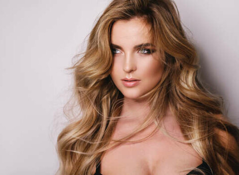 Farbenie, strih, melír alebo balayage v kaderníctve Elegance na Miletičovej.