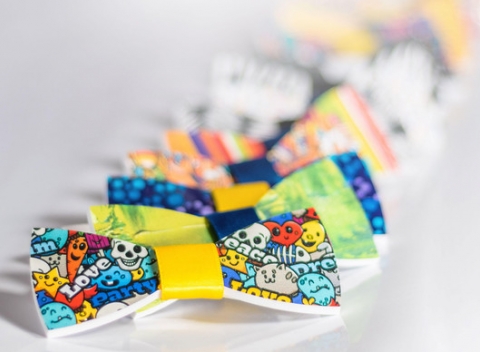 Vykročte z davu so šviháckym motýlikom. Farebný, čiernobiely, s bodkami či vzormi.