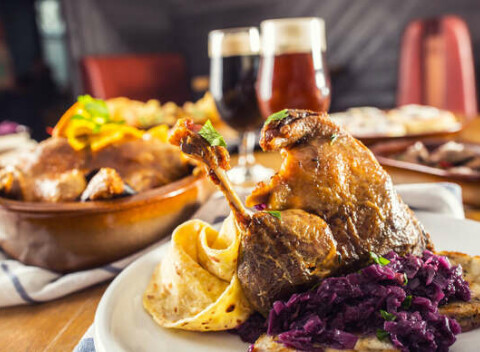 Jeseň  v znamení kačacích hodov. Kačka pre 2 až 4 osoby na Klariskej vo Farmárskom grile.