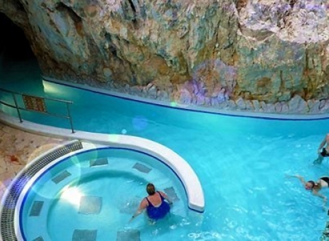 Dovolenka v Miskolc Tapolca so vstupom do jaskynných kúpeľov, wellness a polpenziou.