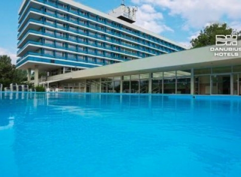 Balaton v hoteli Danubius pri pláži s polpenziou a bazénmi + dieťa zdarma.