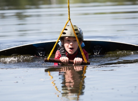 Denné tábory zamerané na wakeboarding, gymnastiku, zdravé stravovanie a angličtinu.