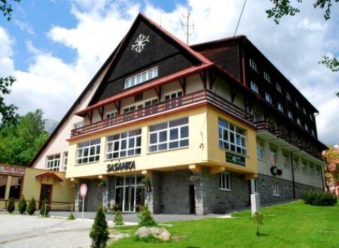 Víkend pre dvoch vo Vysokých Tatrách hneď pri lanovke v hoteli Sasanka .