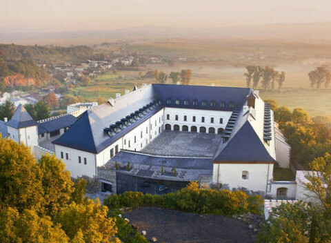 Romantický či seniorský pobyt v zámockom hoteli The Grand Vígľaš**** s polpenziou a luxusným wellness.