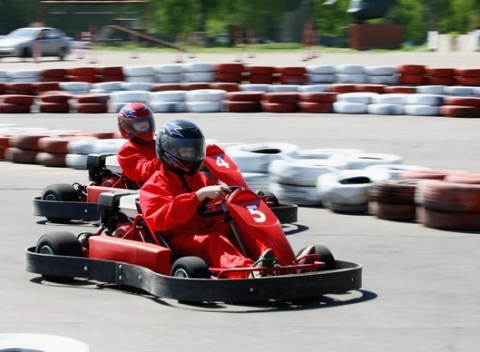Odviažte sa a užite si rýchlu a zbesilú jazdu na motokárach HOP & DRIVE.
