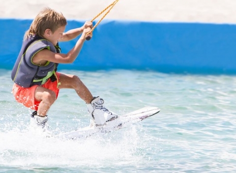 Denné tábory zamerané na wakeboarding, gymnastiku, zdravé stravovanie a angličtinu.