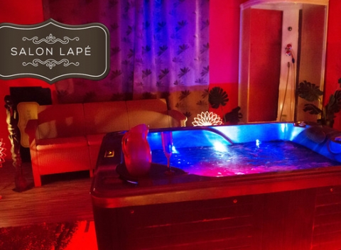 Načerpajte energiu a vychutnajte si relax v privátnom wellnesscentre pod hradom. Jakuzzi, sauna či uvoľnujúca masáž v salóne Lapé.